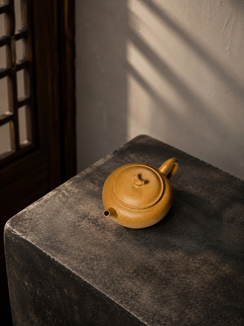 Handmade Artisan Design Yixing Zisha Teapot – Golden Duanni Clay, 85ml