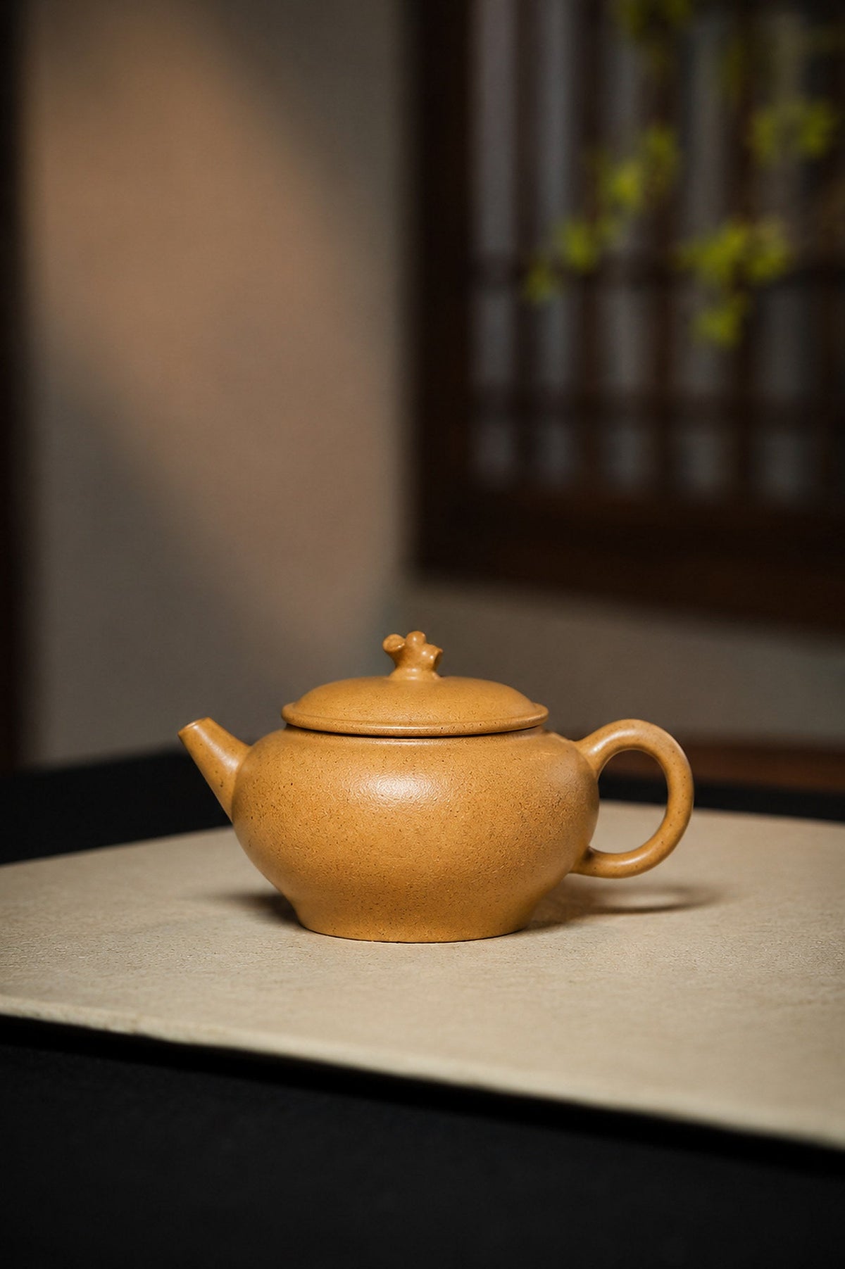 Handmade Artisan Design Yixing Zisha Teapot – Golden Duanni Clay, 85ml