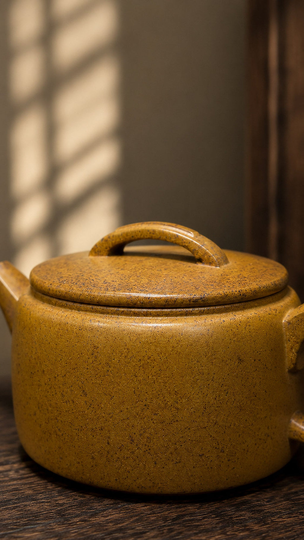 Hanwa Yixing Zisha Teapot – Golden Duanni Clay, 190ml