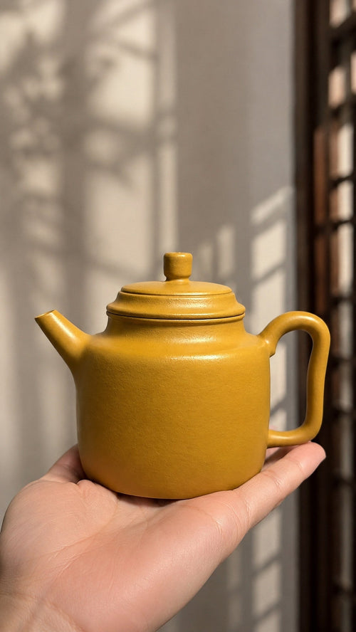 Handmade Ji Zhi Yixing Zisha Teapot – Golden Zhuni Clay, 200ml