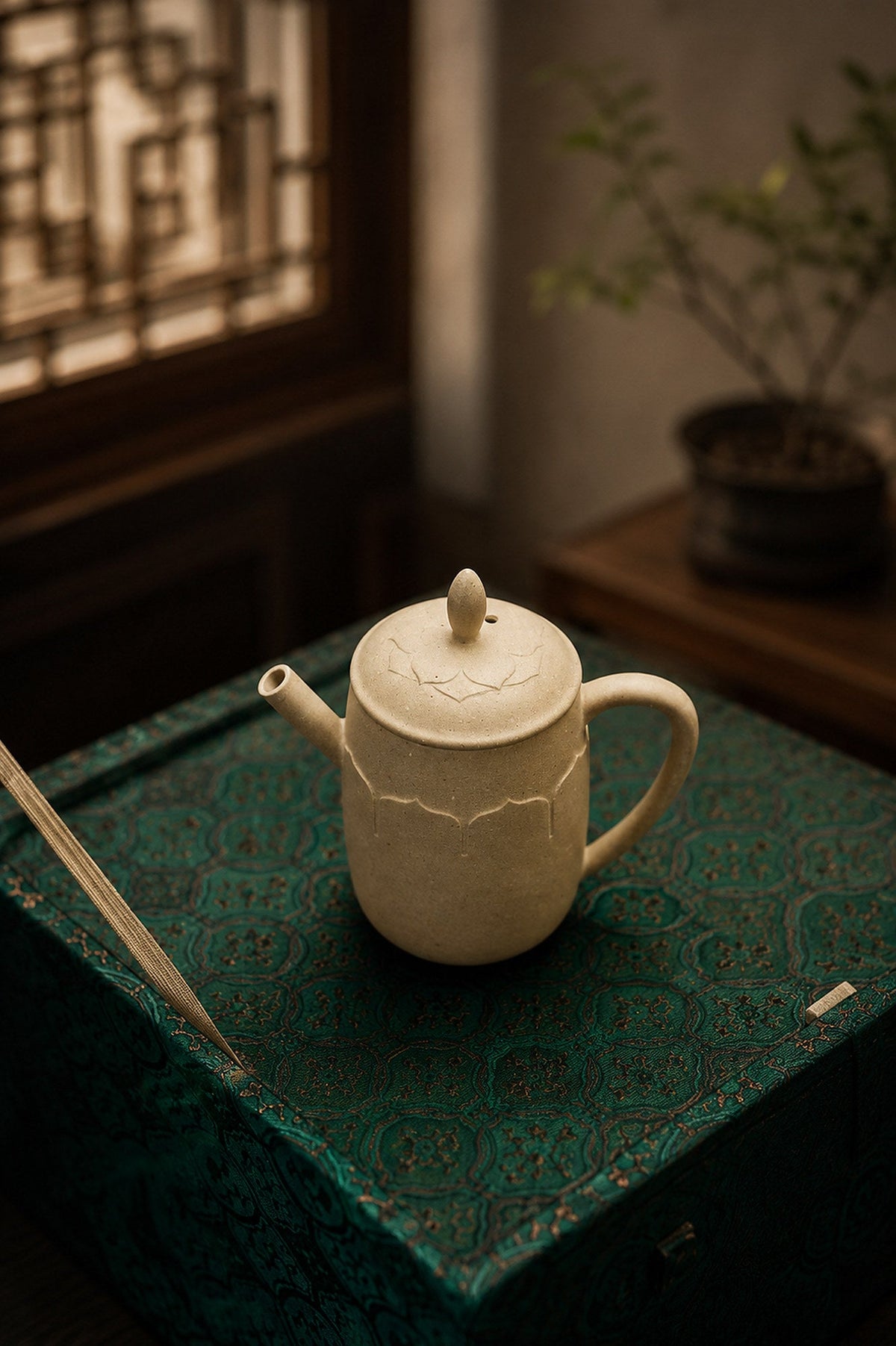 Handmade Jia Lan Ban Ruo Yixing Zisha Teapot – Benshan Luni Clay, 100ml