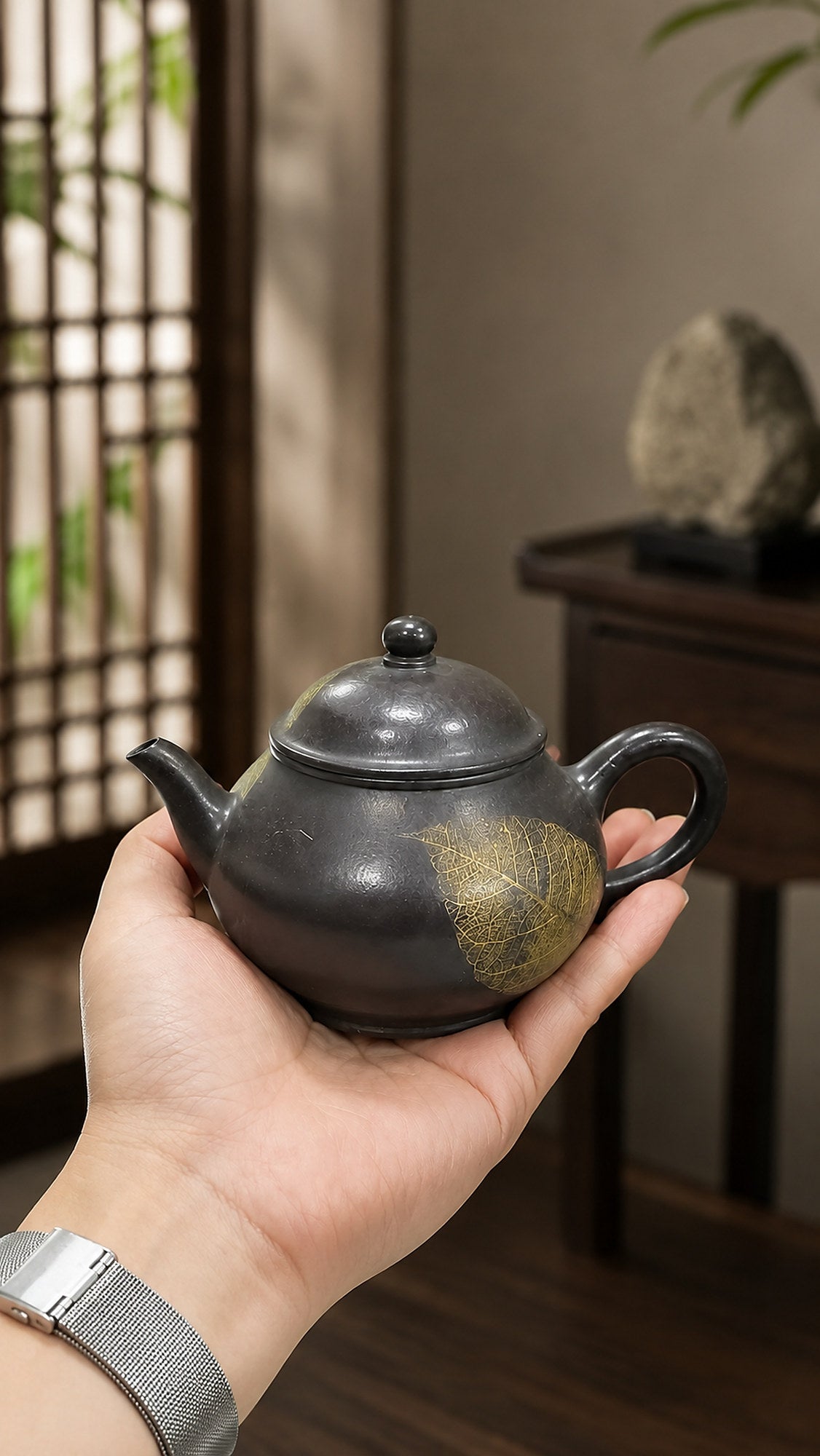 Pan Hu Yixing Zisha Teapot – Reduction-Fired Zhuni Clay, 110ml