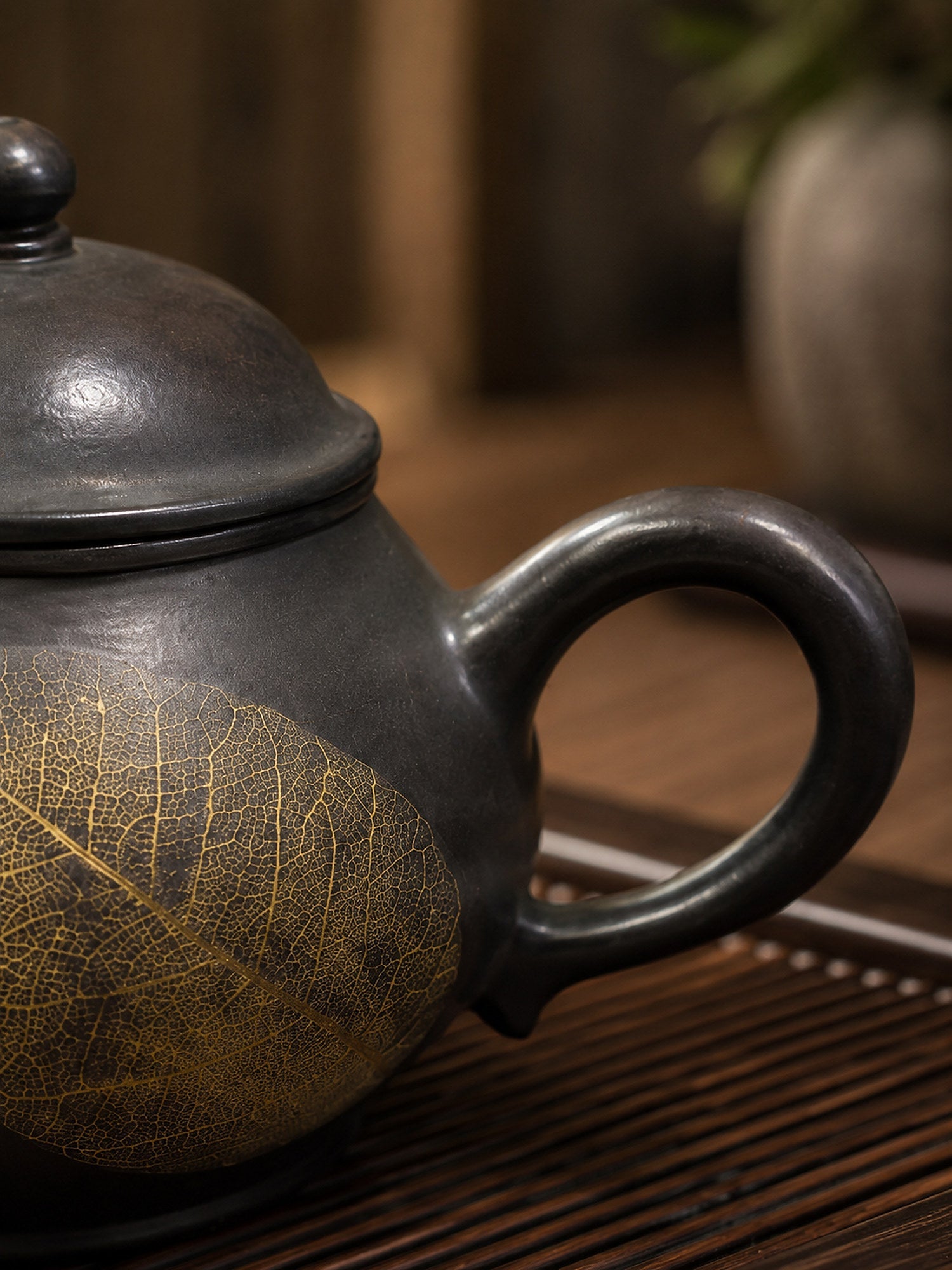 Pan Hu Yixing Zisha Teapot – Reduction-Fired Zhuni Clay, 110ml