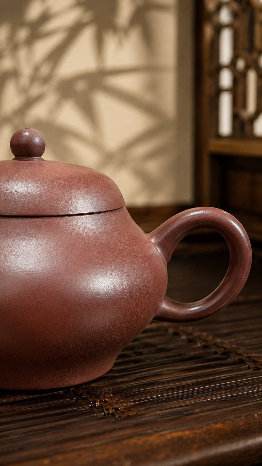 Handmade Pear-Shaped Yixing Zisha Teapot – Longxuesha Clay, 100ml
