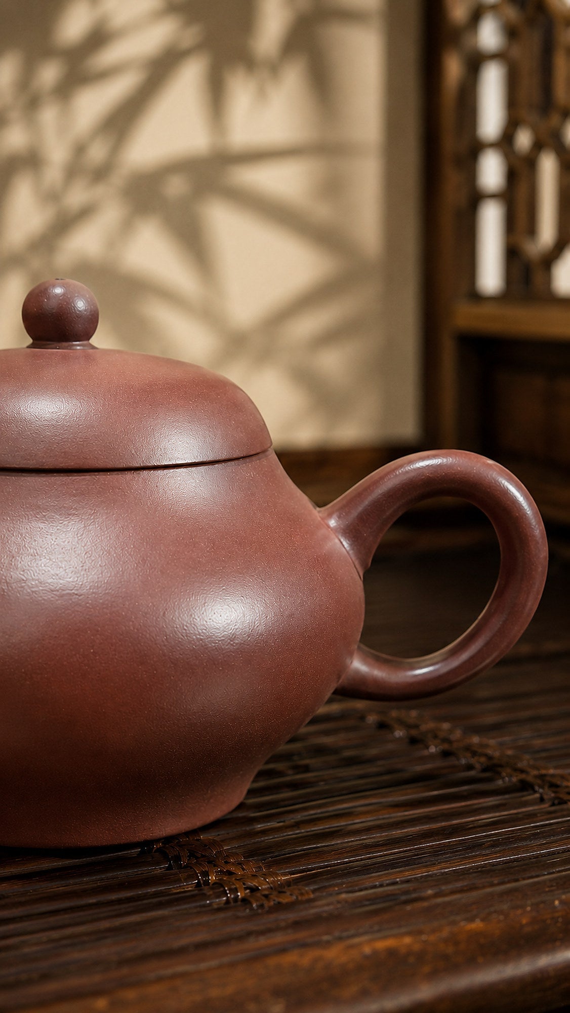 Handmade Pear-Shaped Yixing Zisha Teapot – Longxuesha Clay, 100ml