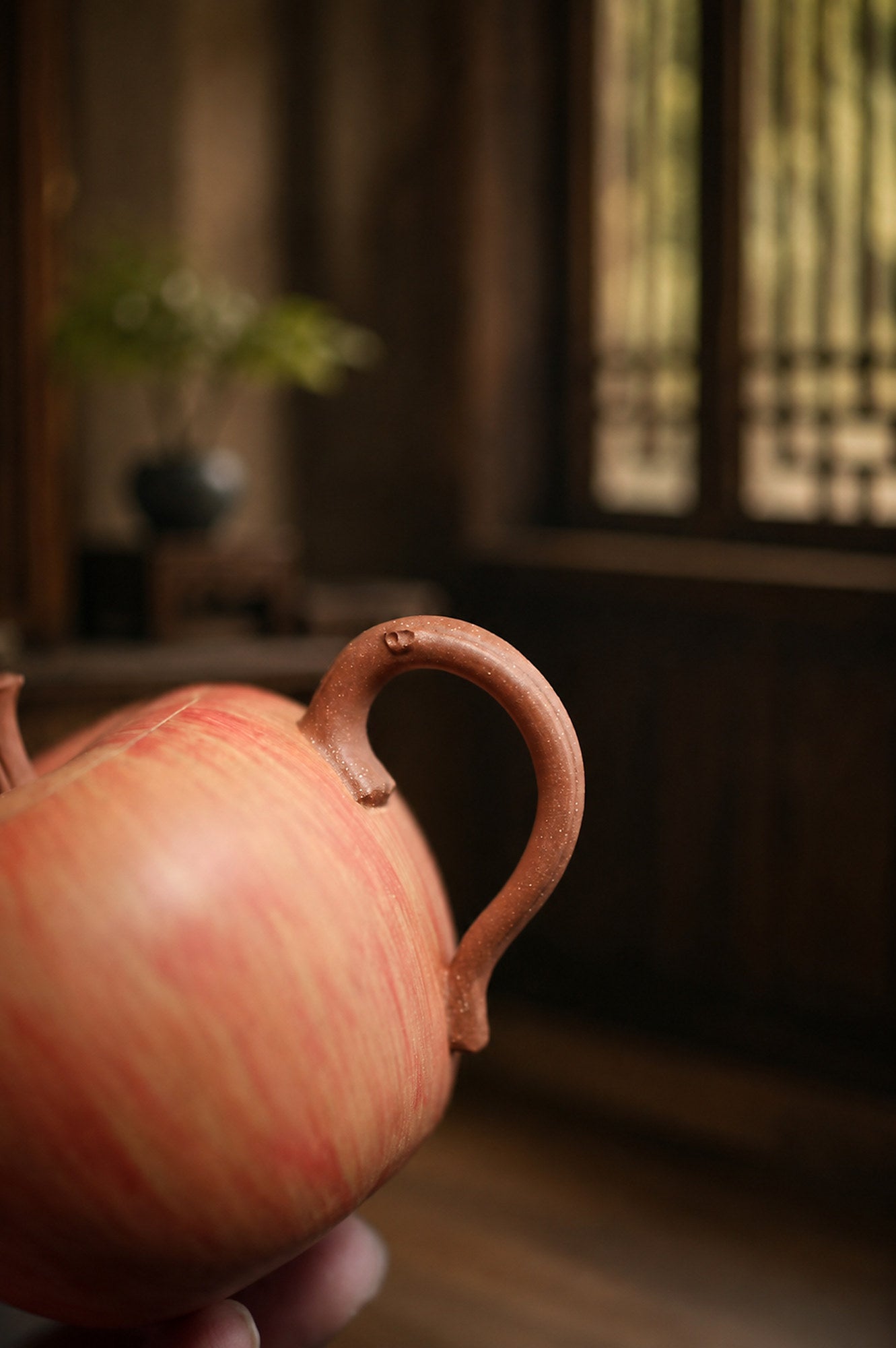 Handmade Sculptural Form Yixing Zisha Teapot – Duanni Clay, 150ml – No. 287