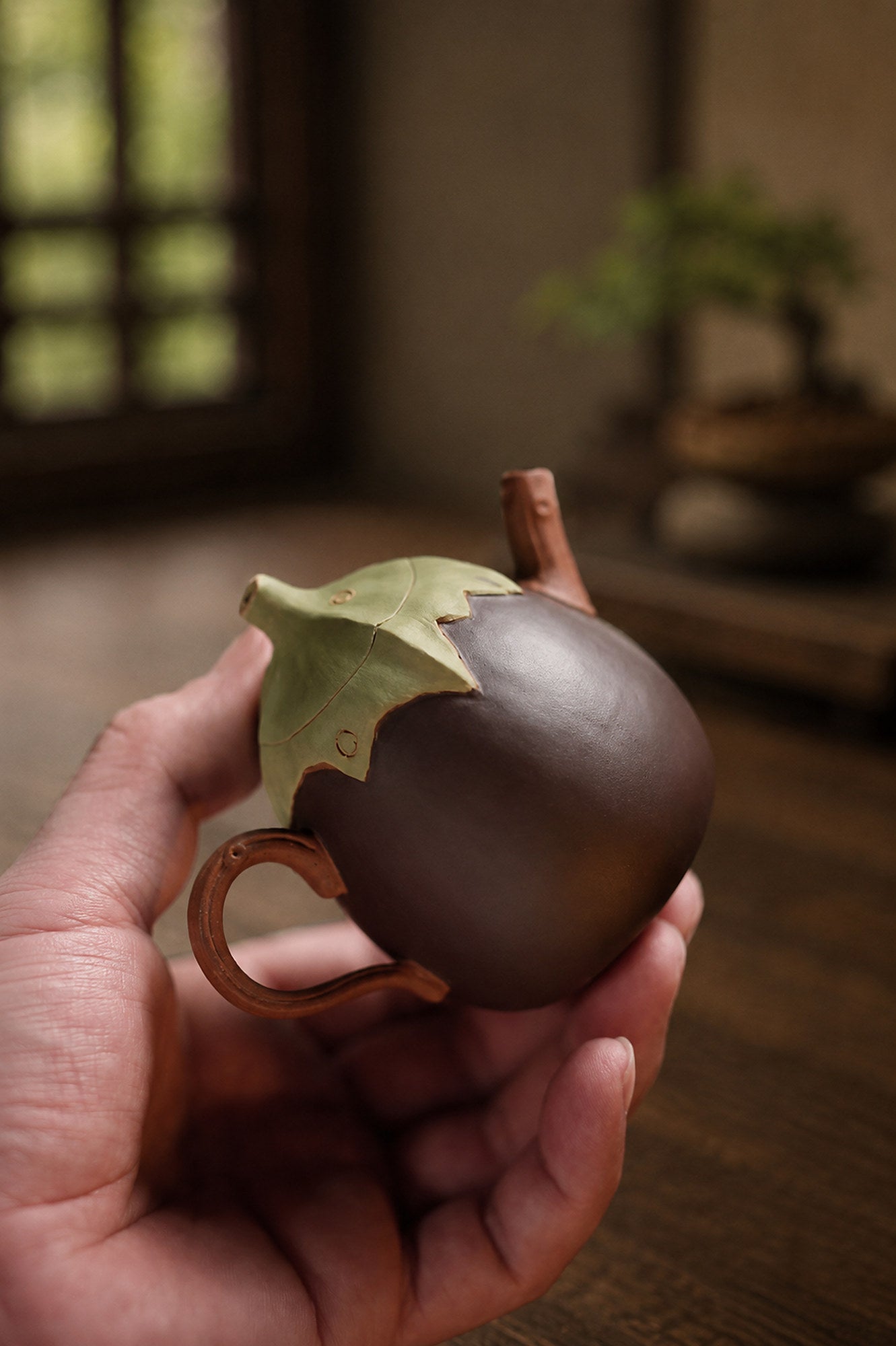 Handmade Sculptural Form Yixing Zisha Teapot – Duanni Clay, 150ml – No. 301