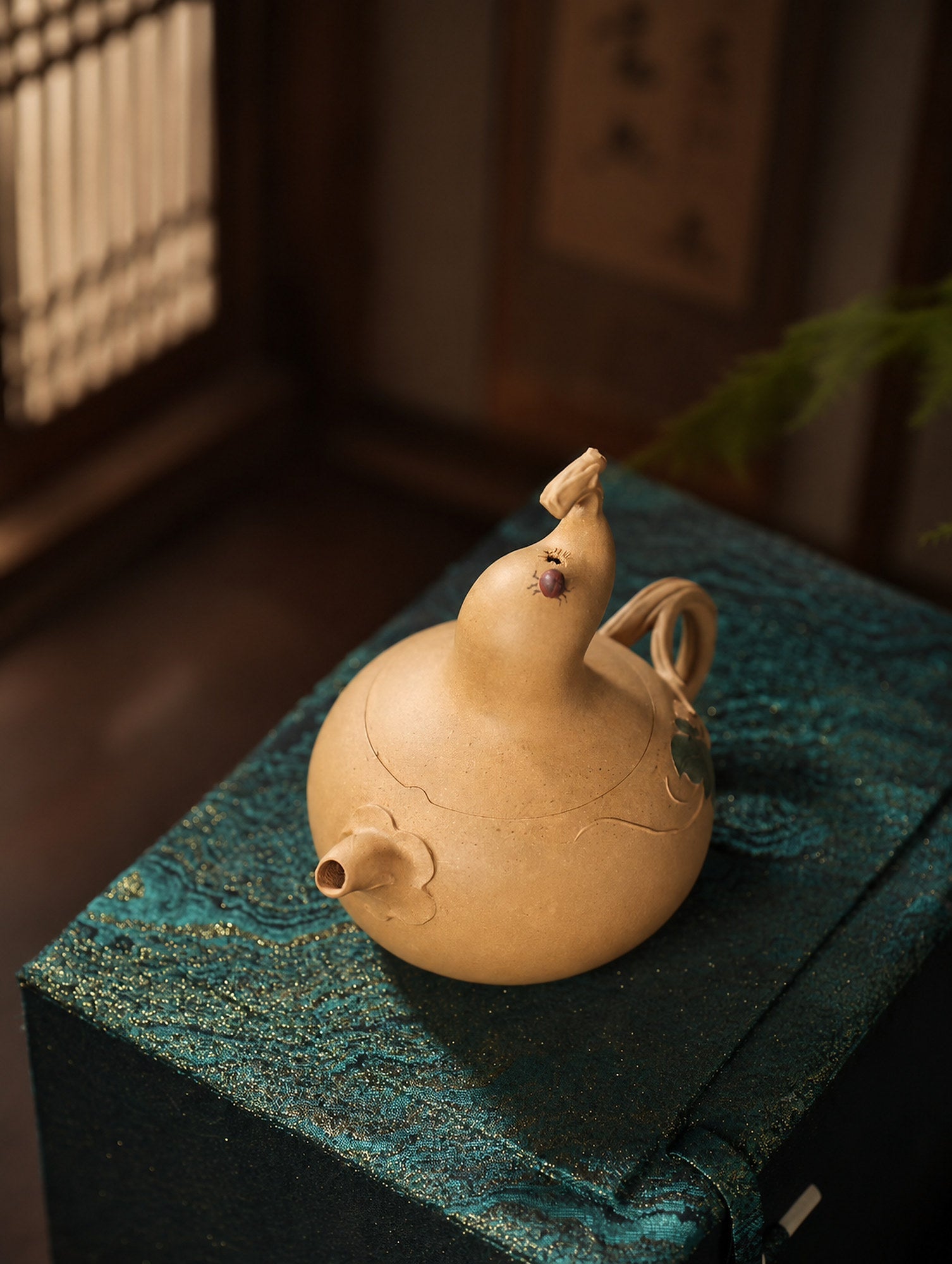 Handmade Sculptural Form Yixing Zisha Teapot – Duanni Clay, 240ml