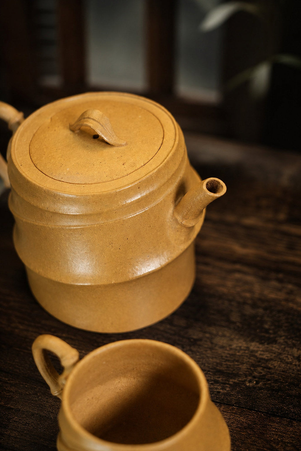 Handmade Sculptural Form Yixing Zisha Teapot – Golden Duanni Clay, 125ml