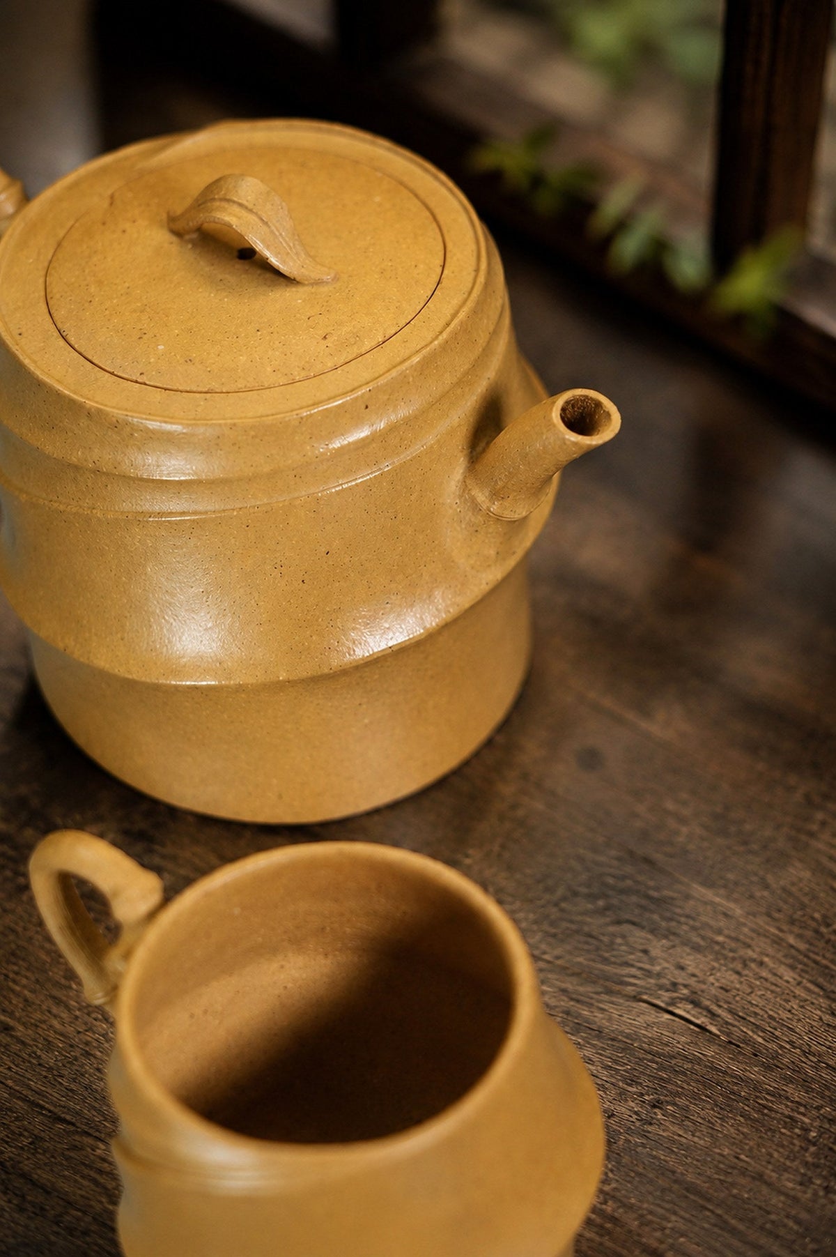 Handmade Sculptural Form Yixing Zisha Teapot – Golden Duanni Clay, 125ml