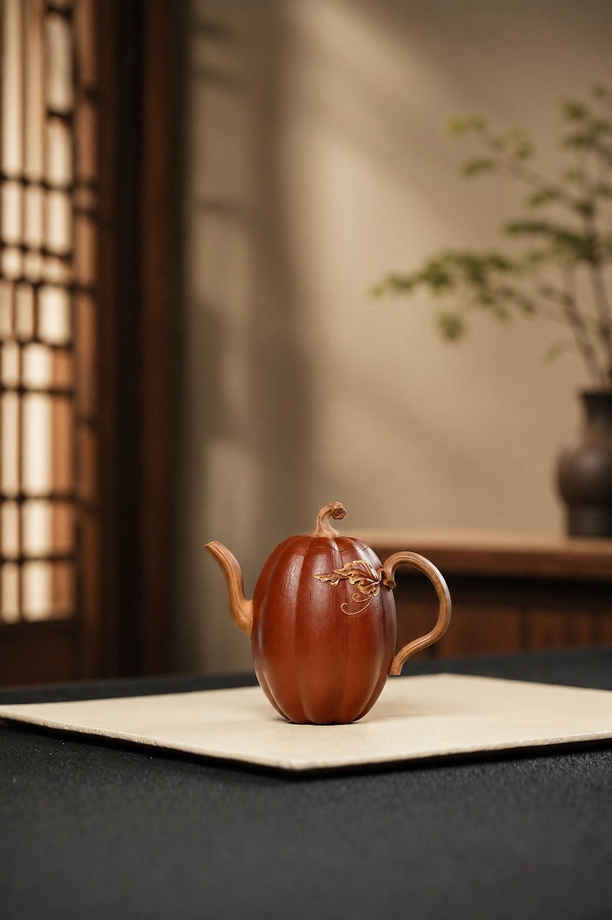 Handmade Sculptural Form Yixing Zisha Teapot – Jiangponi Clay, 208ml